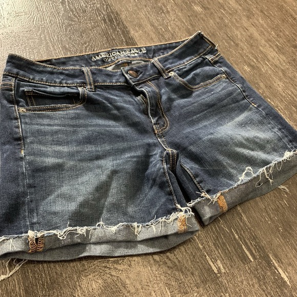 American Eagle Outfitters Midi Shorts Women 8 Blue Whiskered Raw Hem Medium Wash - Picture 1 of 6